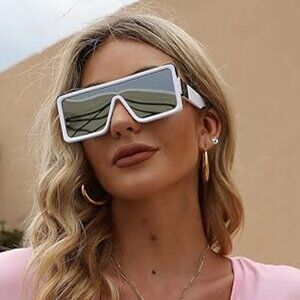 Woman's square sunglasses